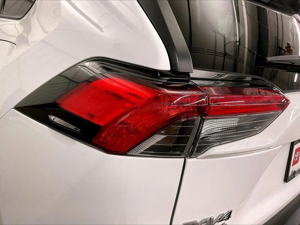 Used 2020 White Toyota XLE image 34
