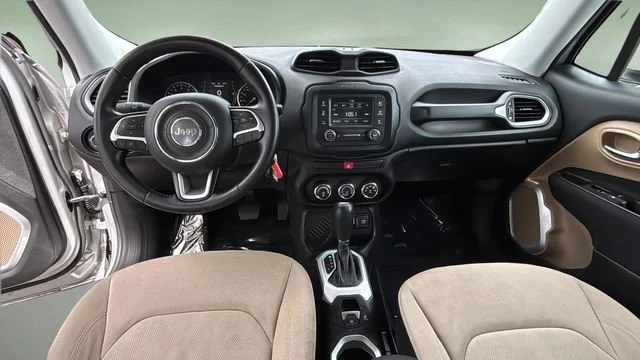 Used 2015 Silver Jeep Latitude image 16