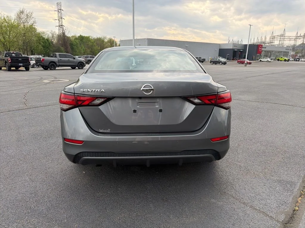Used 2023 Gray Nissan S image 4