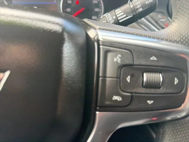 Used 2025 Summit White Chevrolet 2LT image 30