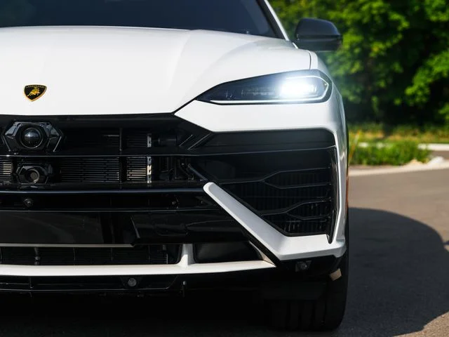 Used 2025  Lamborghini SE image 74