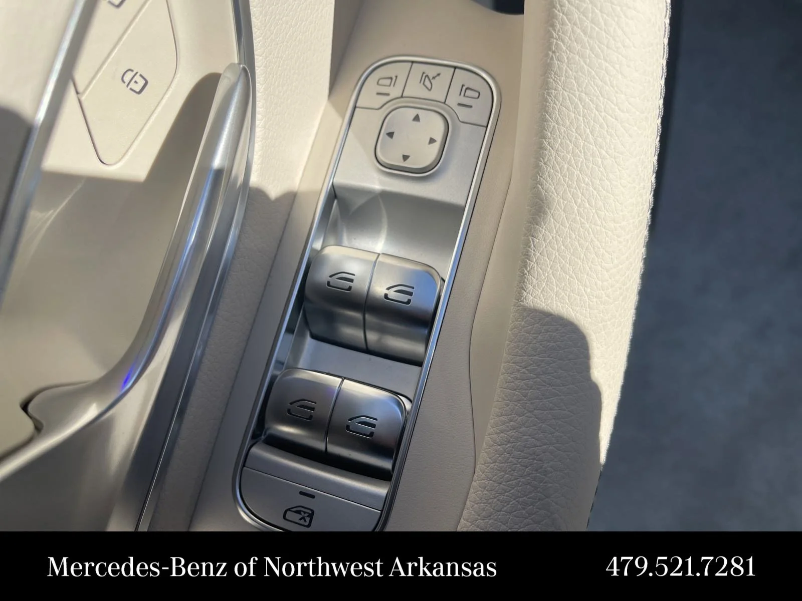Used 2025  Mercedes-Benz  image 22
