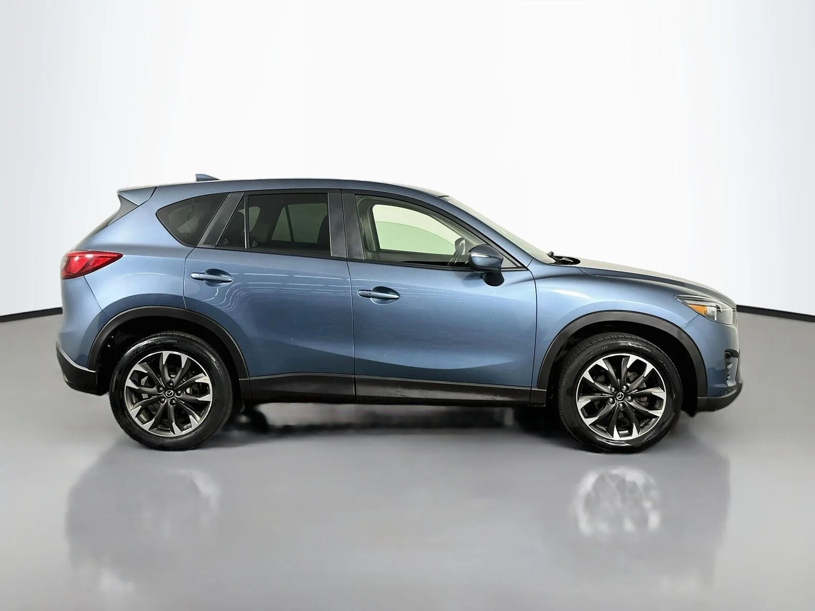 Used 2016 Blue Reflex Mica Mazda Grand Touring image 8