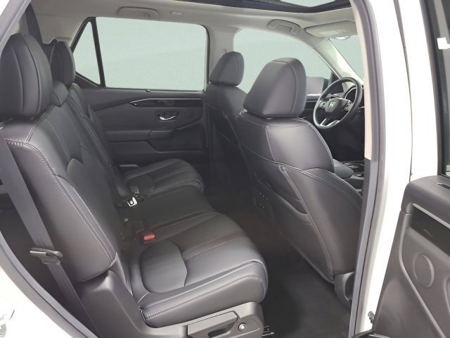 Used 2025 Platinum White Pearl Honda Touring image 19