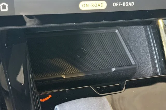 New 2026 Santorini Black Land Rover SE image 20
