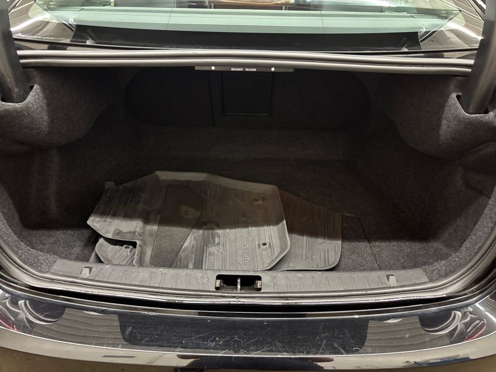 Used 2017 Onyx Black Metallic Volvo T5 image 16