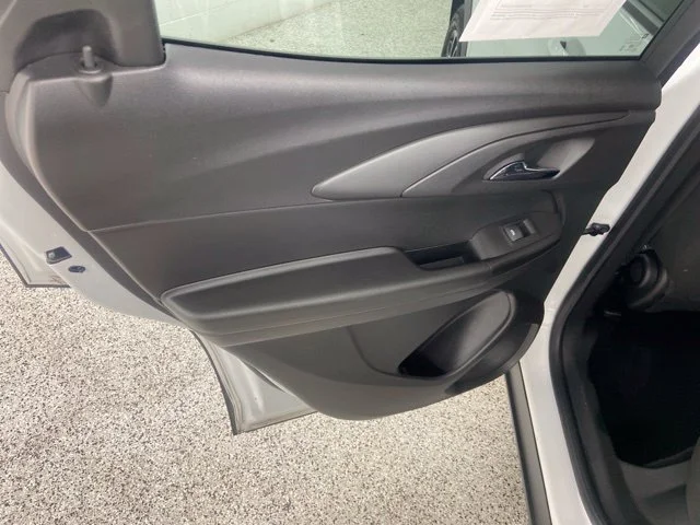 Used 2025 White Chevrolet LT image 17