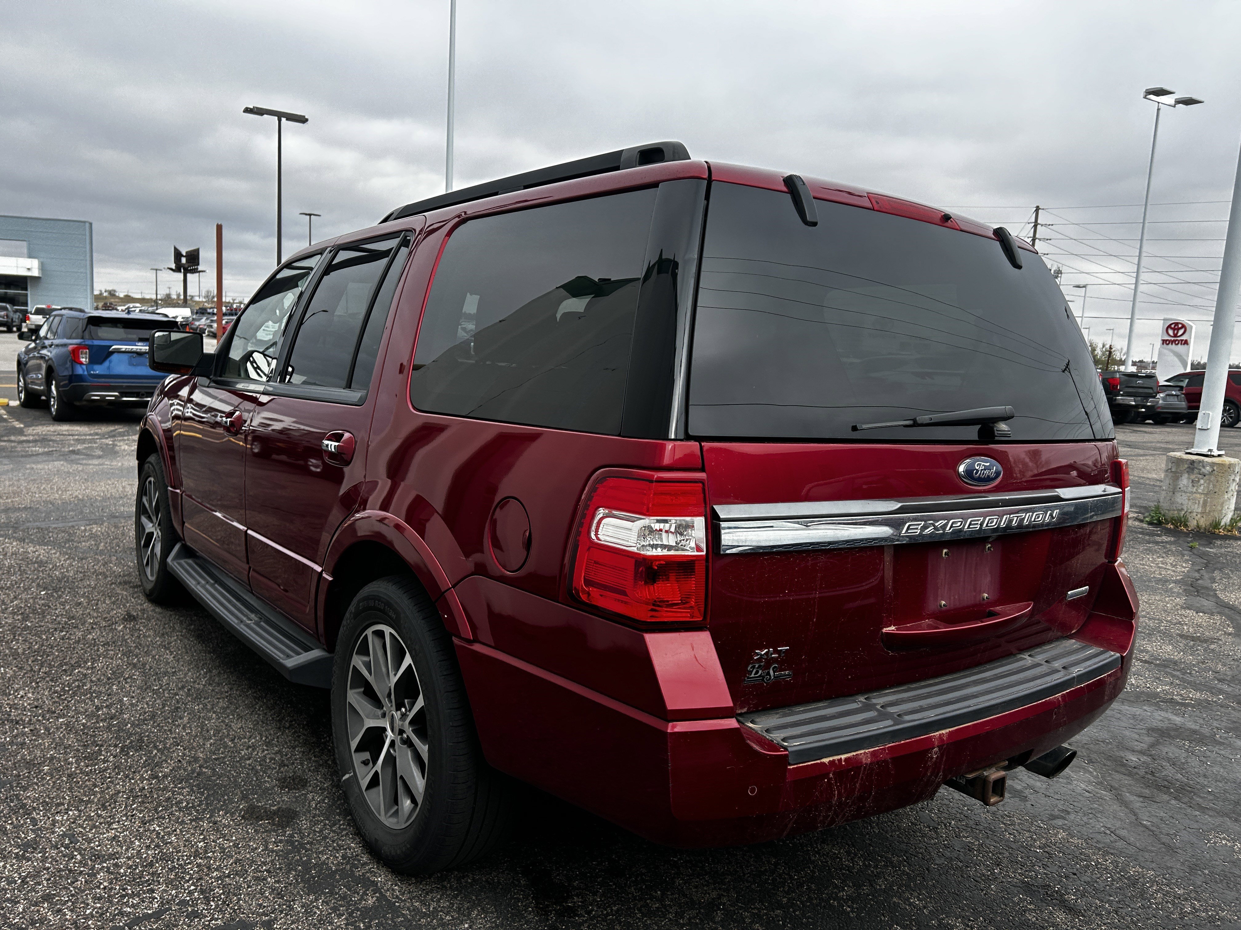 Used 2017 Ford Expedition XLT with VIN 1FMJU1JT8HEA77698 for sale in Cheyenne, WY