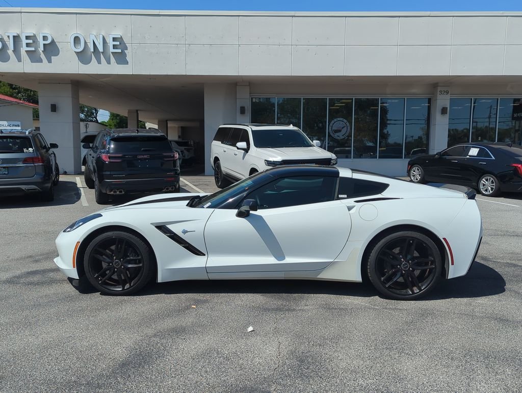 Used 2015 White Chevrolet Stingray Z51 image 3