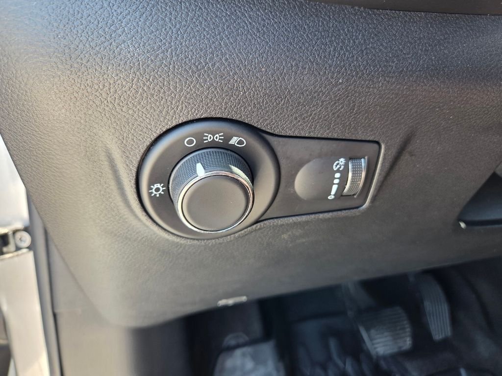 Used 2022 Silver Jeep Sport image 25