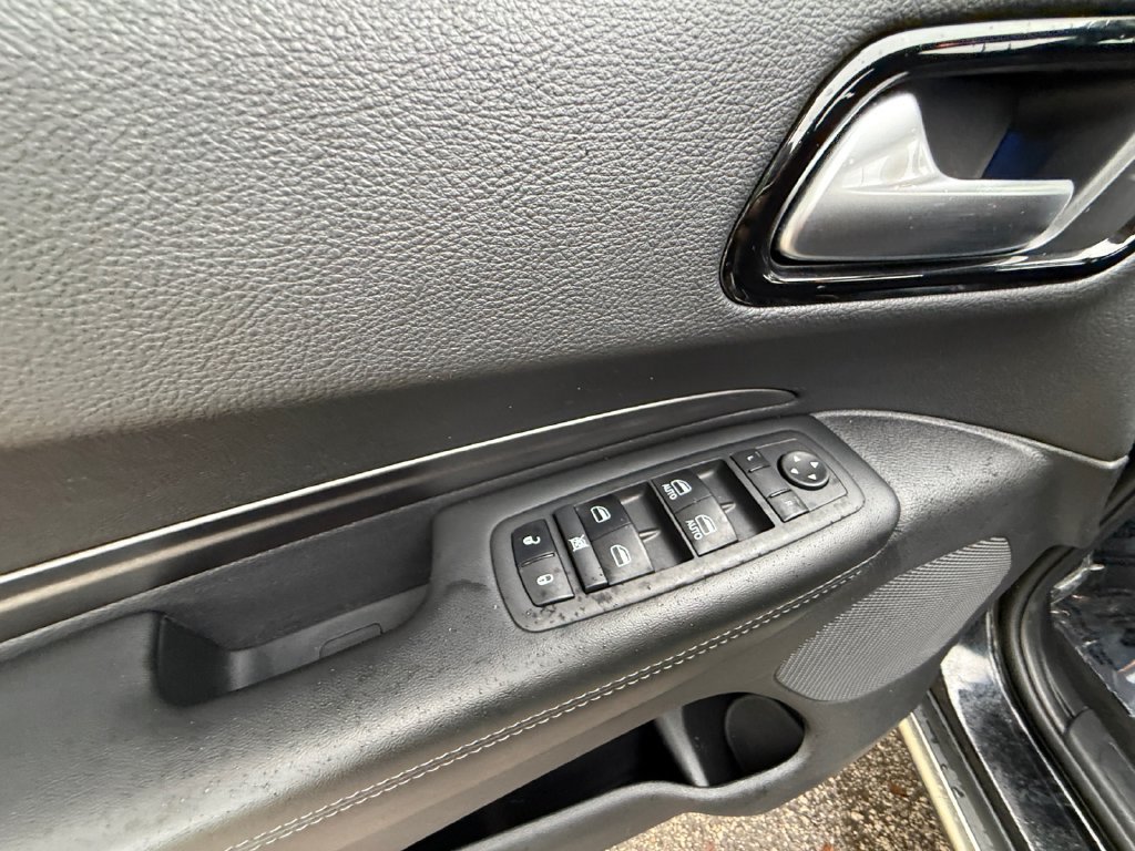 Used 2023 Black Dodge SXT image 11