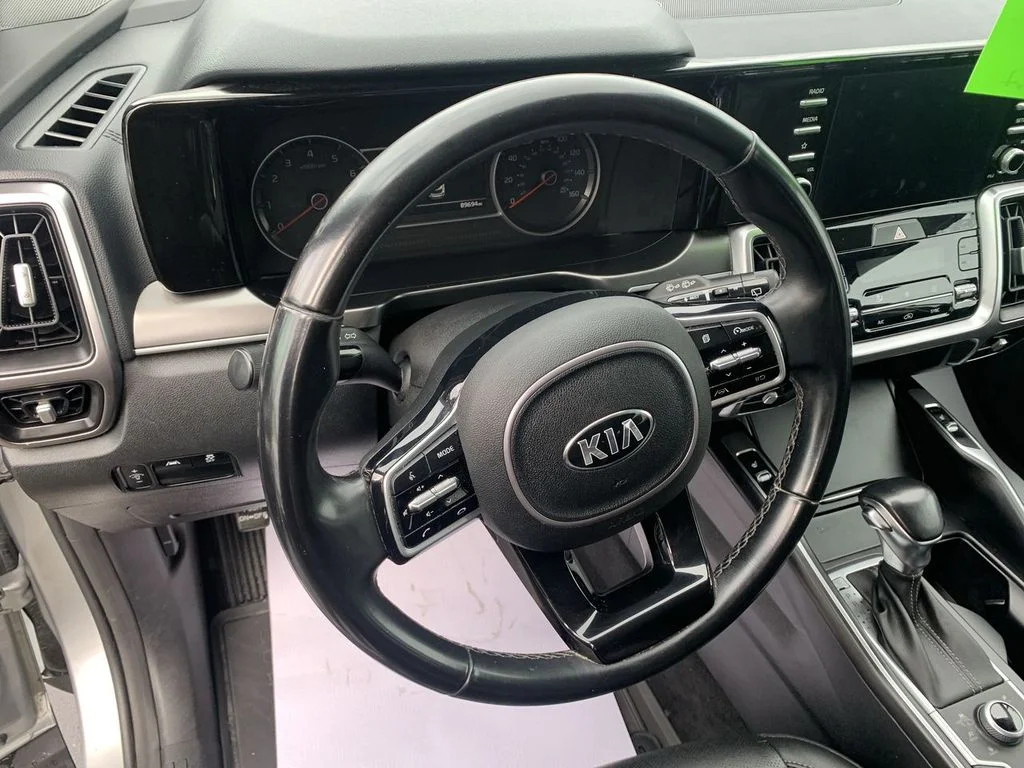 Used 2021 Silver Kia S image 7