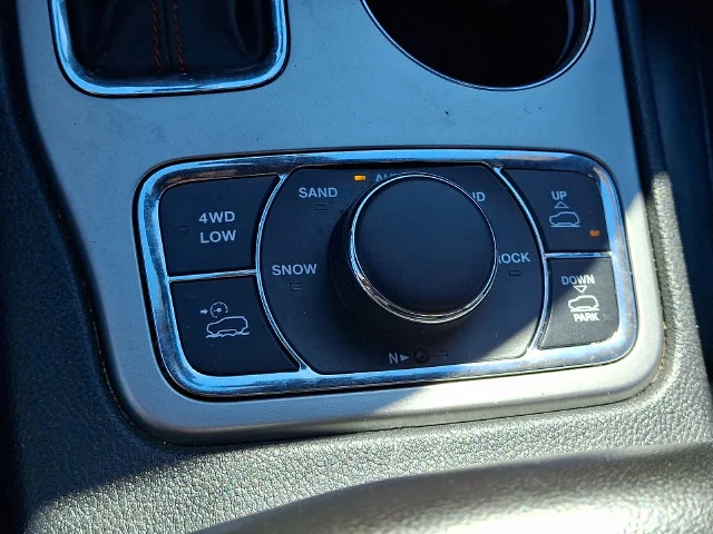 Used 2019 Red Jeep Trailhawk image 24