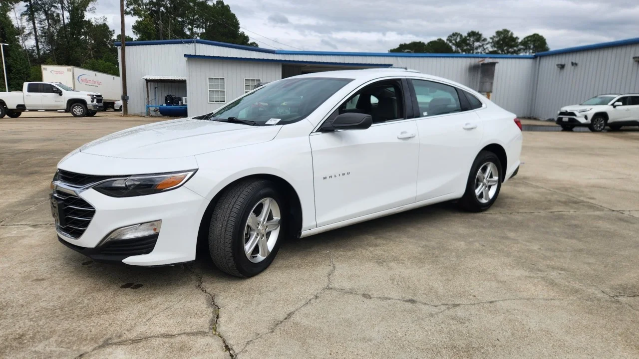 Used 2023 SUMMIT WHITE Chevrolet LS image 7