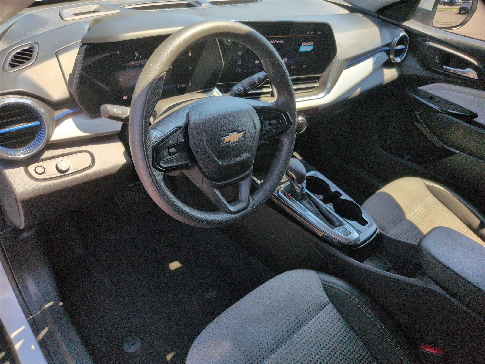 Used 2025  CHEVROLET 1LT image 19