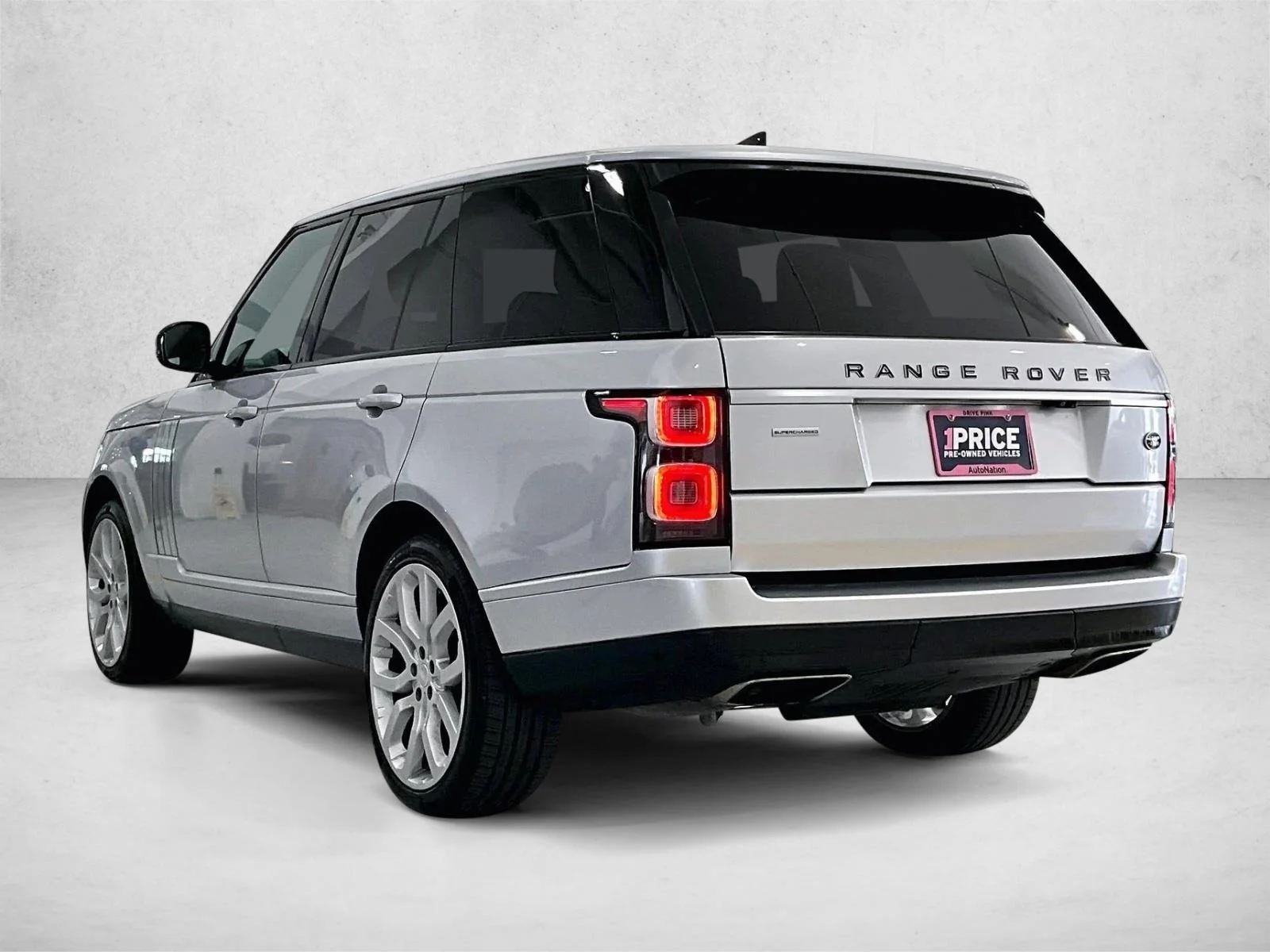 Used 2019 Indus Silver Metallic Land Rover  image 13