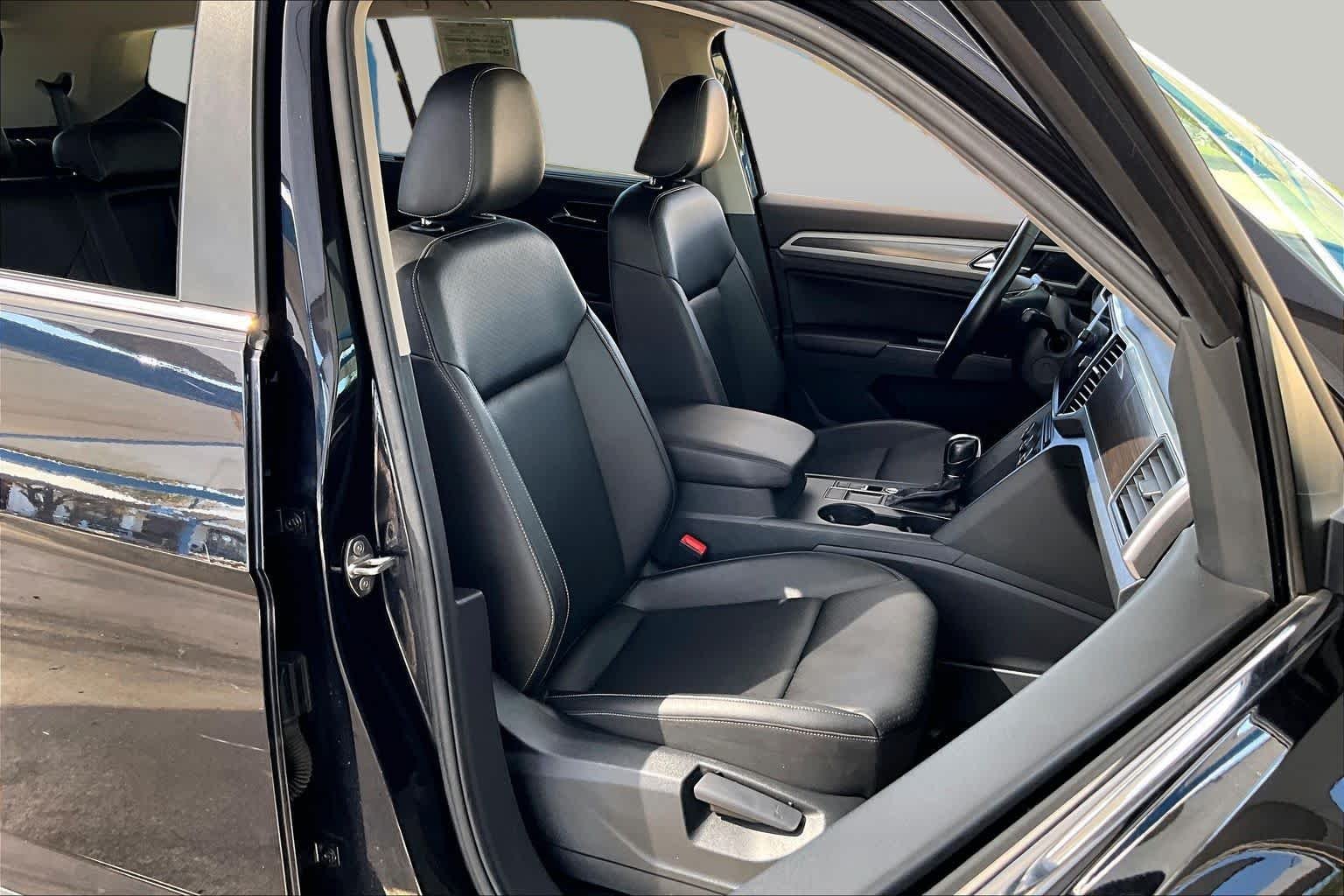 Used 2019 DEEP BLACK PEARL EFFECT Volkswagen 3.6L V6 SE w/Technology image 9