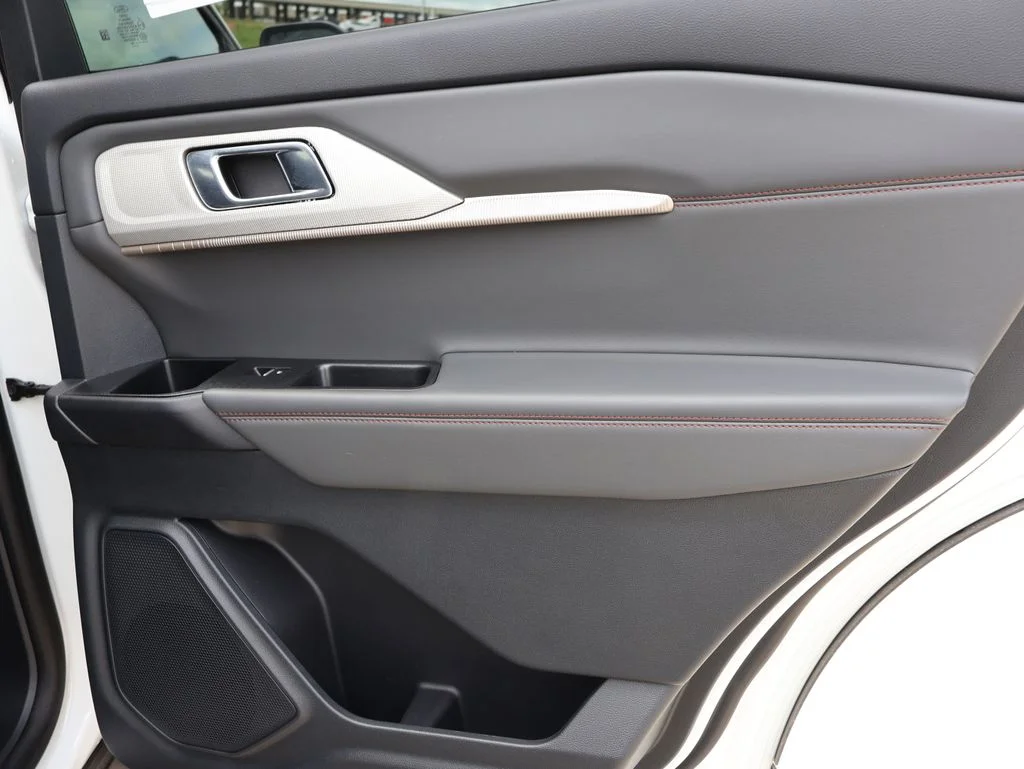 New 2026 Star White Metallic Tri-Coat Ford Active image 12