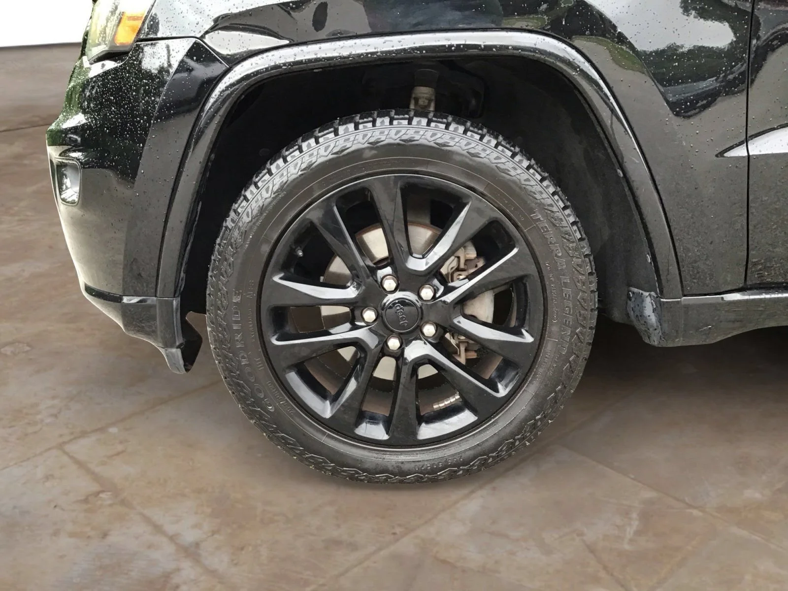 Used 2018 Diamond Black Crystal Pearlcoat Jeep Altitude image 28