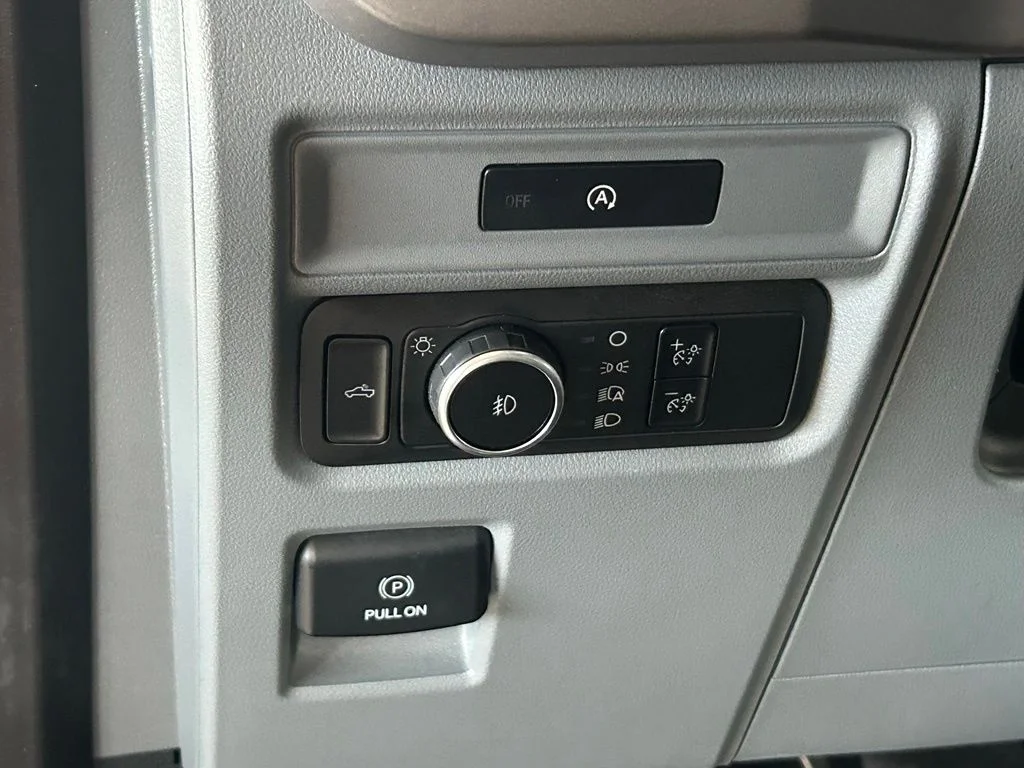 Used 2025 Oxford White Ford XLT image 21