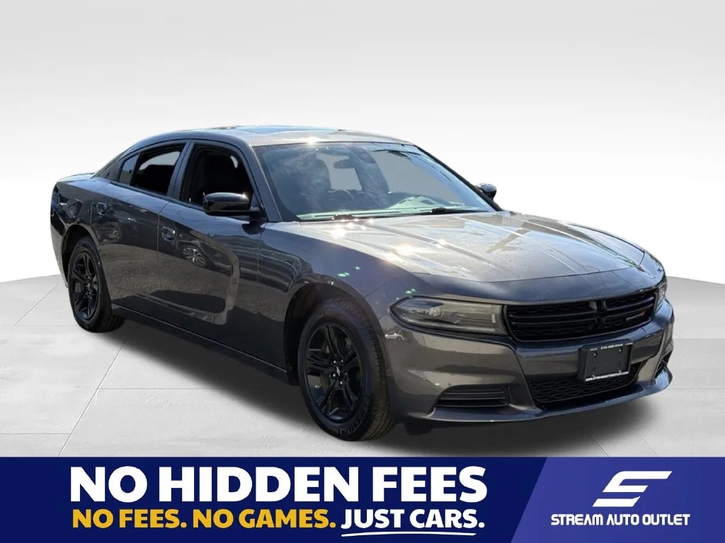 Used 2023 Gray Dodge SXT image 1