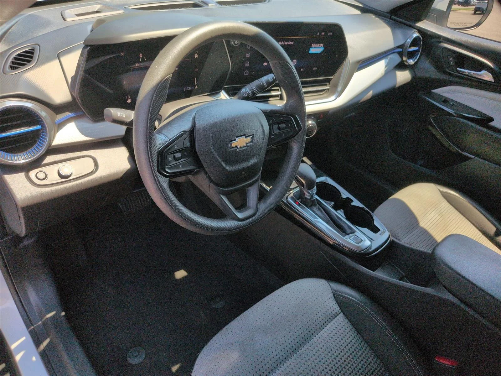 Used 2025  CHEVROLET 1LT image 19