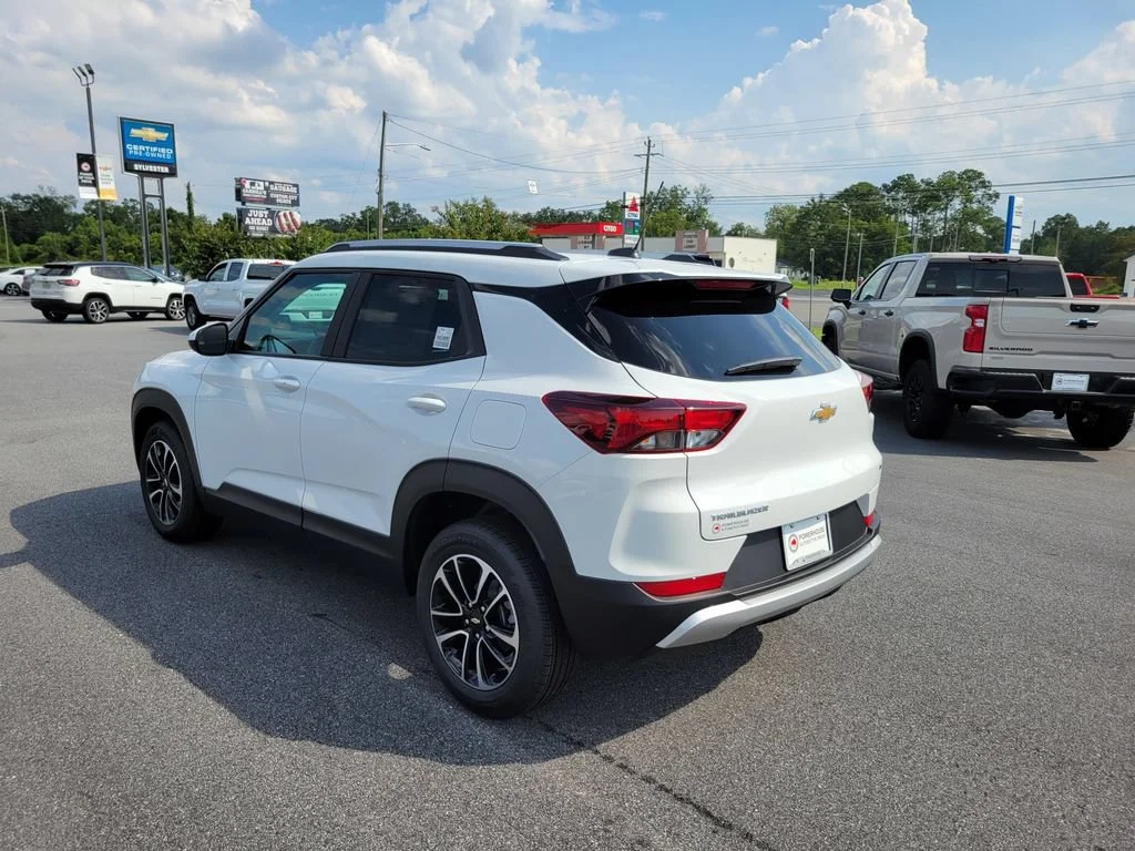 New 2026 Summit White Chevrolet LT image 4