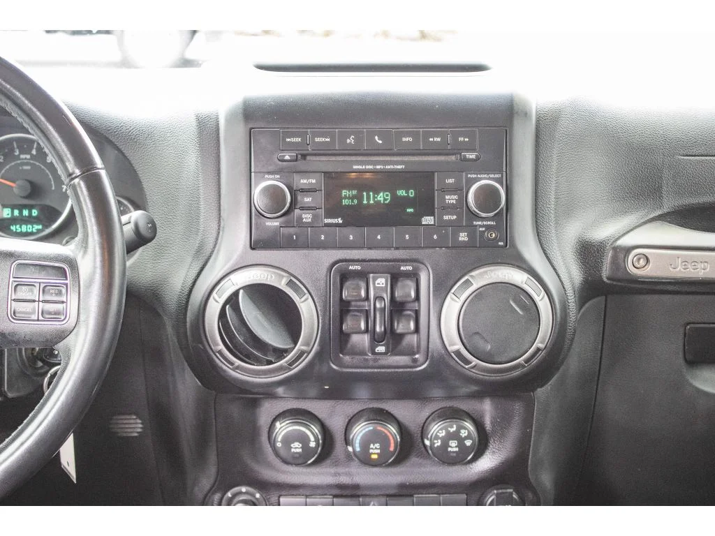 Used 2018 Granite Crystal Metallic Clearcoat Jeep Sport S image 23