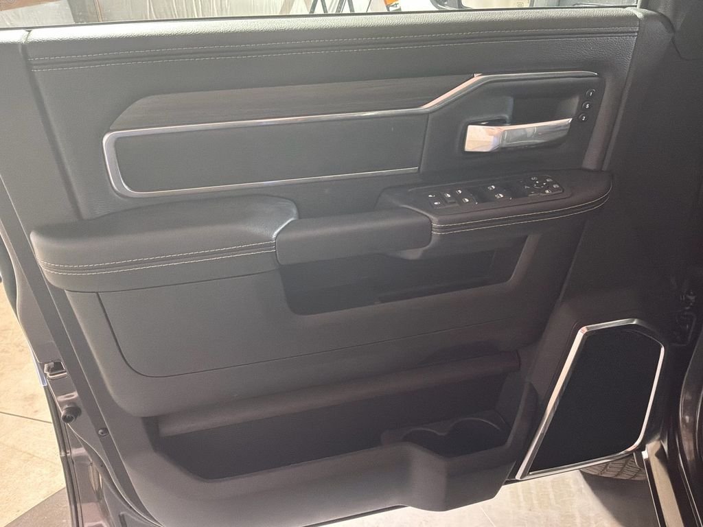 New 2026 Granite Crystal Metallic Clear-Coat Exterior Paint RAM Laramie image 13