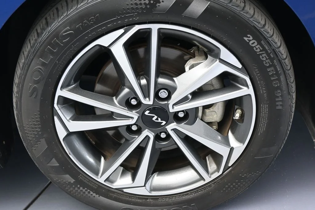 Used 2023 Deep Sea Blue Kia LXS image 36