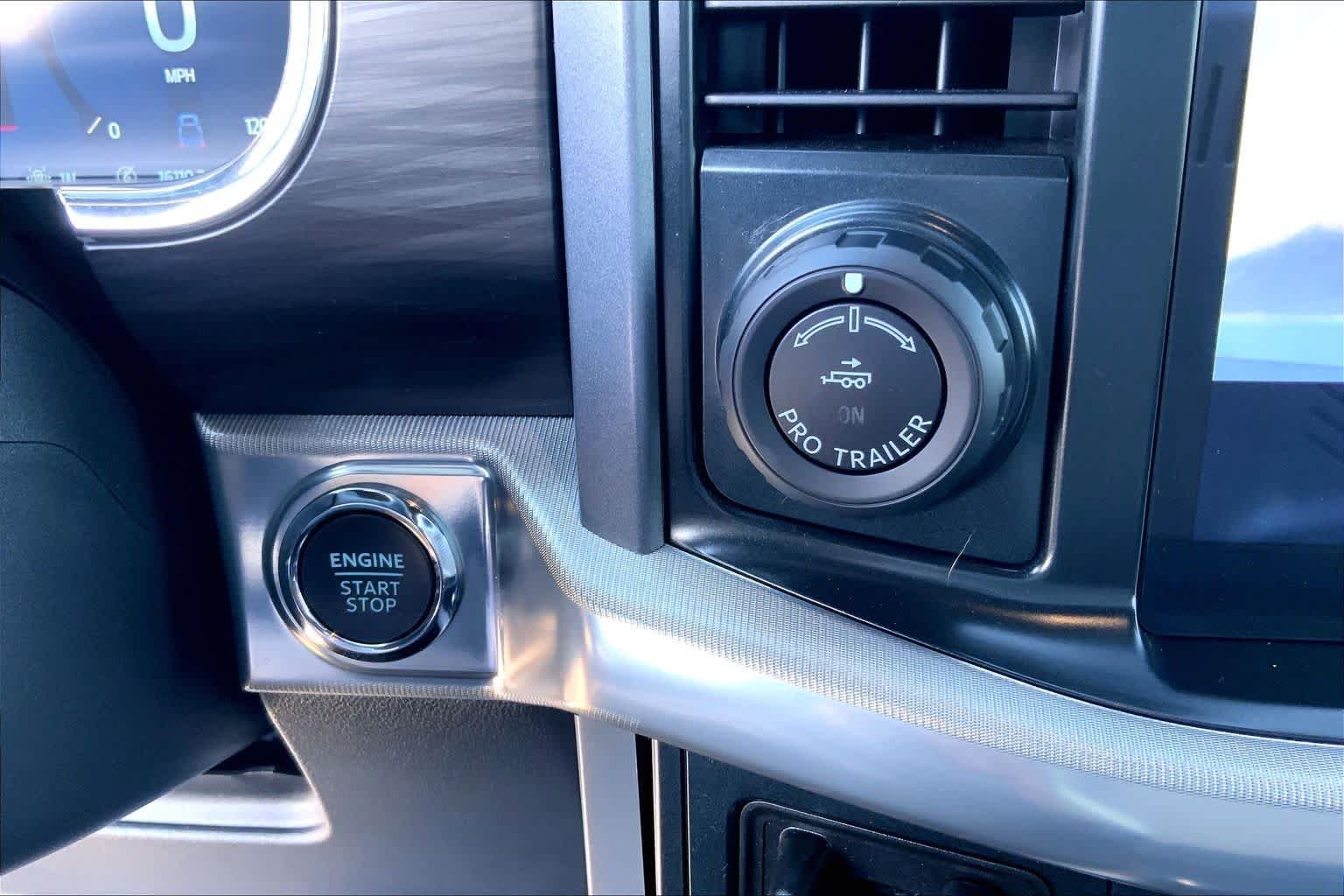 Used 2024 Carbonized Gray Metallic Ford LARIAT image 31