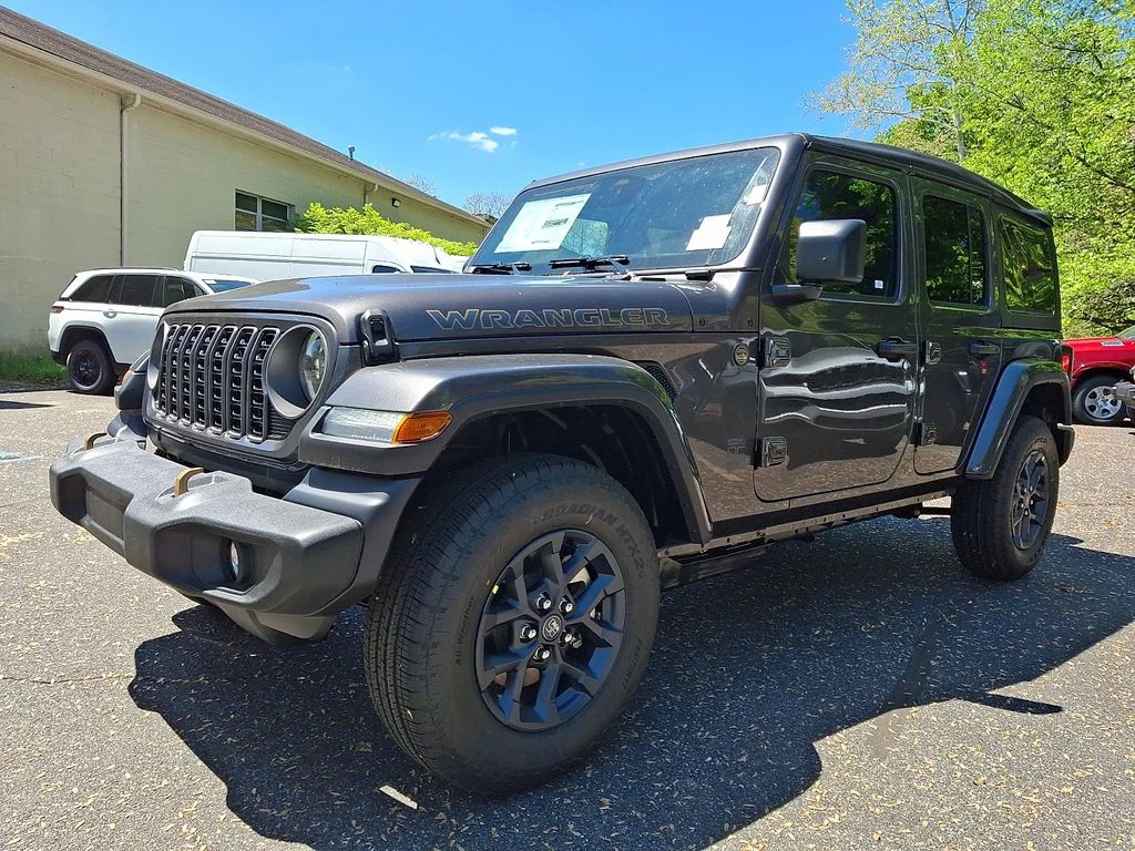 New 2026 Granite Crystal Metallic Clear-Coat Exterior Paint Jeep  image 2