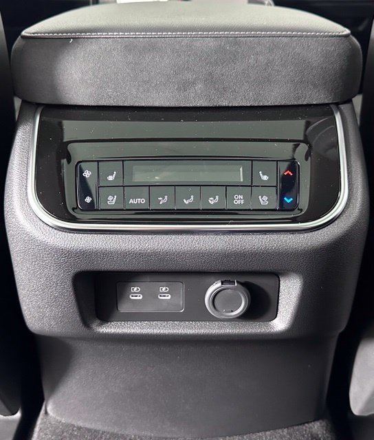 New 2027 Silver INFINITI LUXE image 20