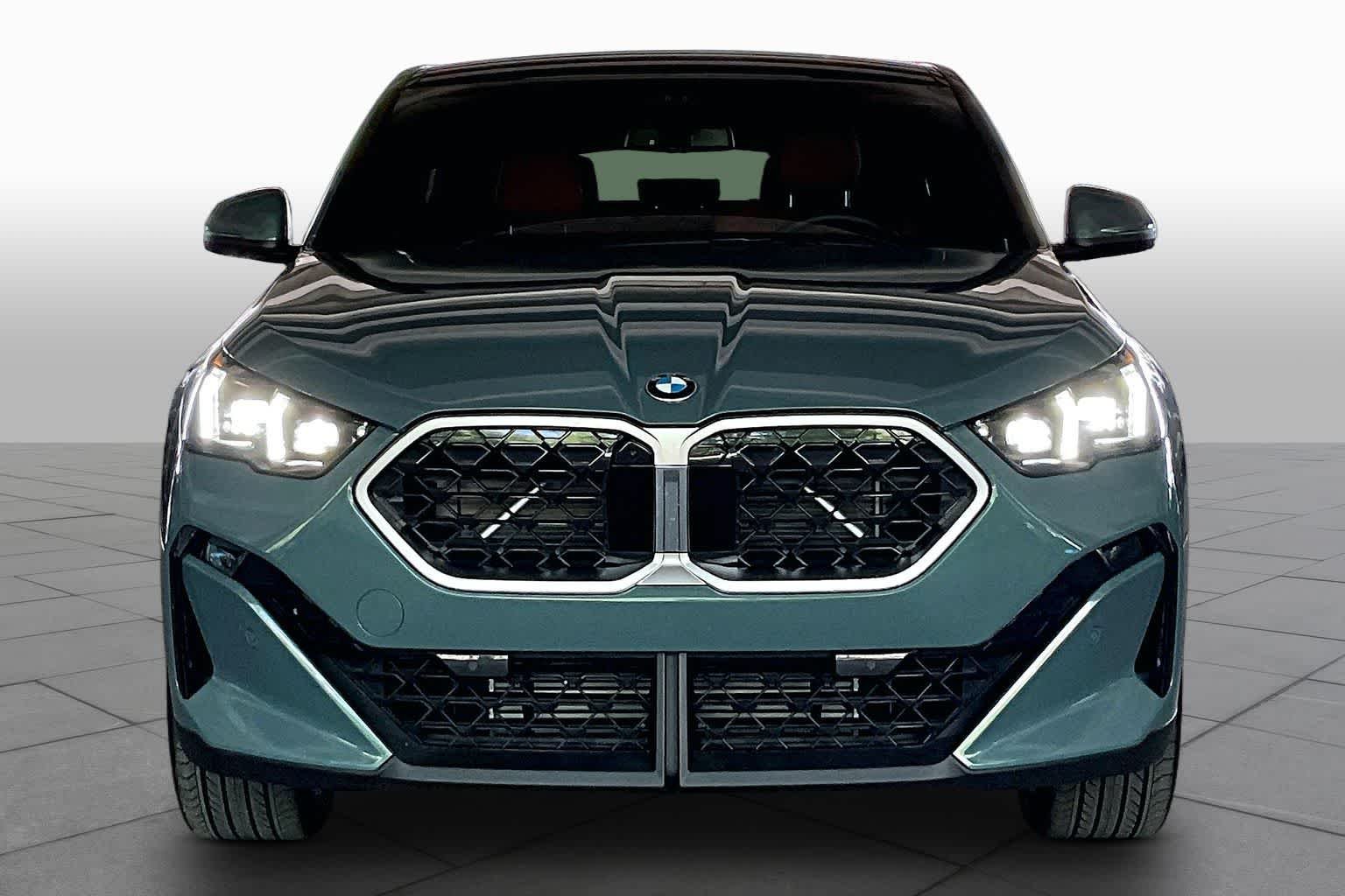 Used 2026 Cape York Green Metallic BMW xDrive28i image 3