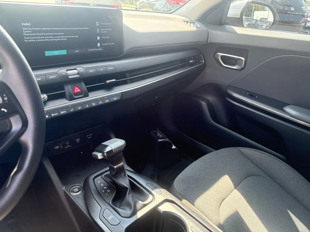 Used 2025 White Kia LX image 29