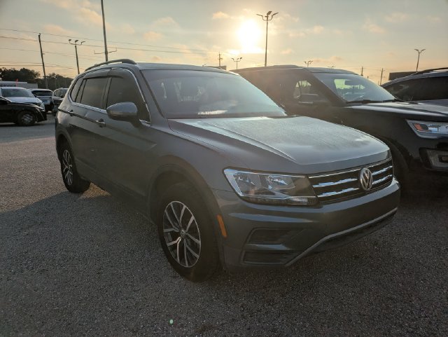 Used 2019 Gray Volkswagen 2.0T SE image 3