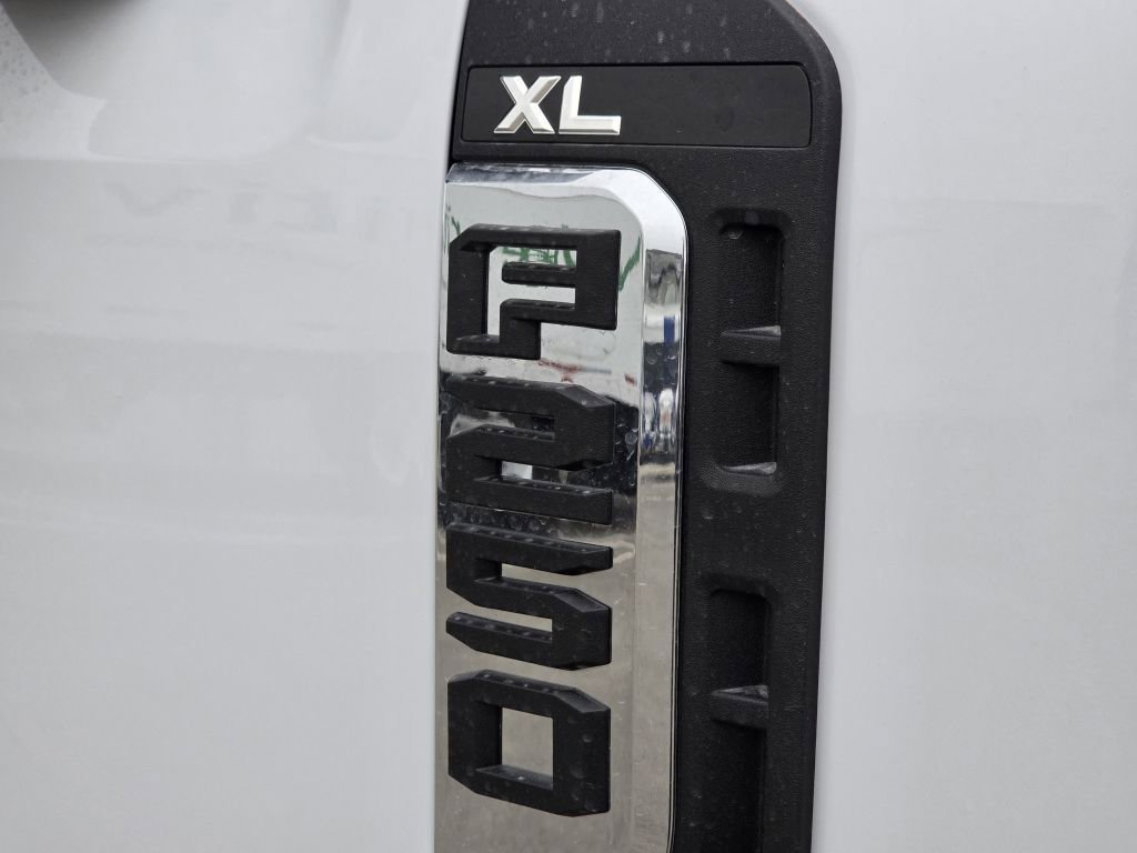 New 2026 Oxford White Ford XL image 27