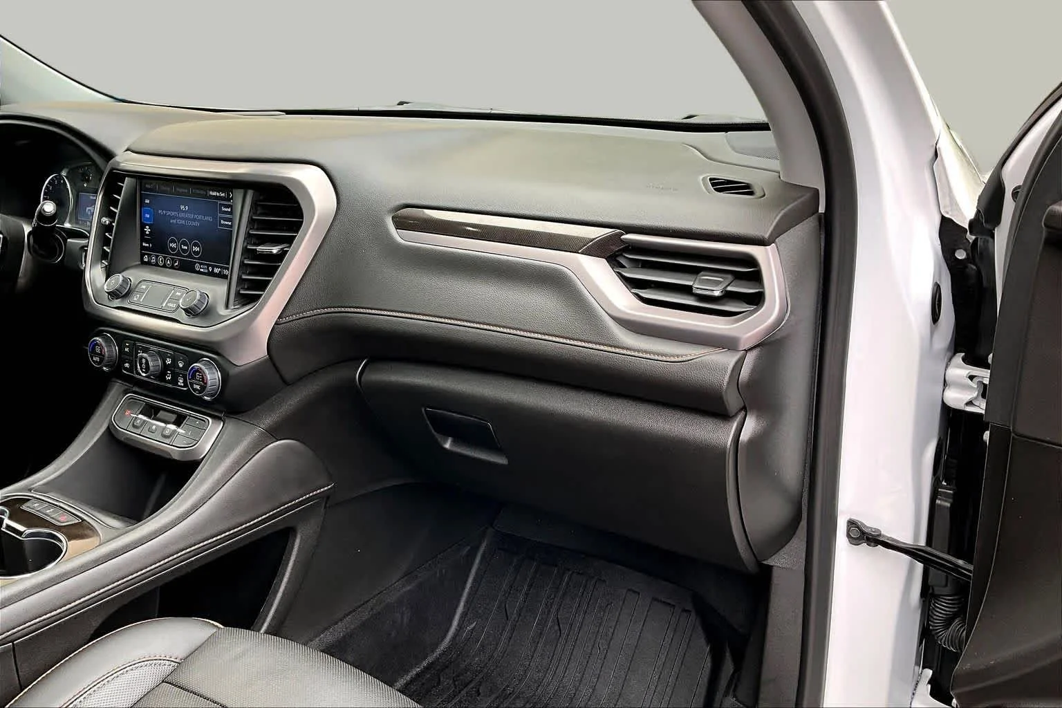 Used 2023 Summit White GMC AT4 image 19