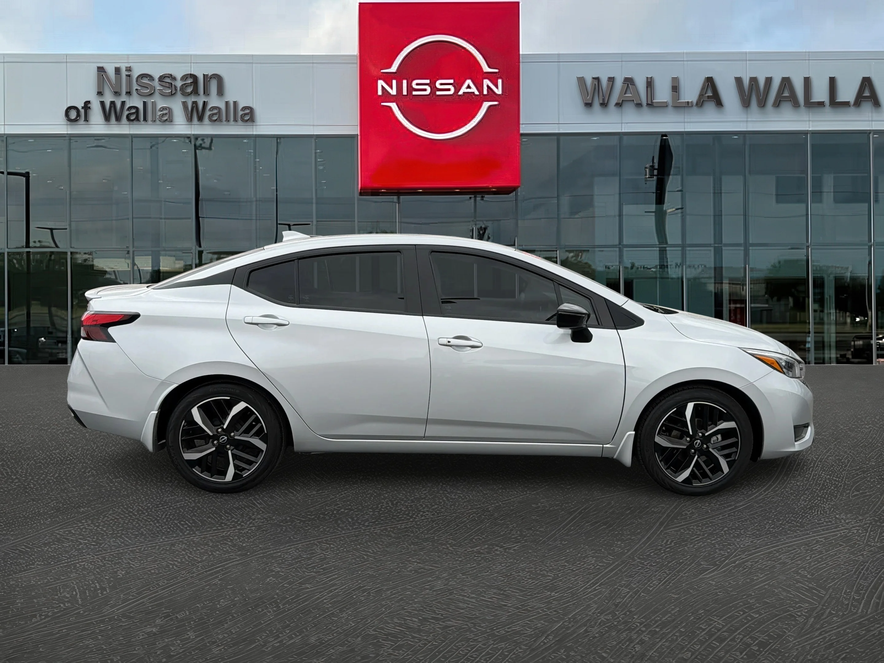 2025 Nissan Versa Sedan SR - Photo 8