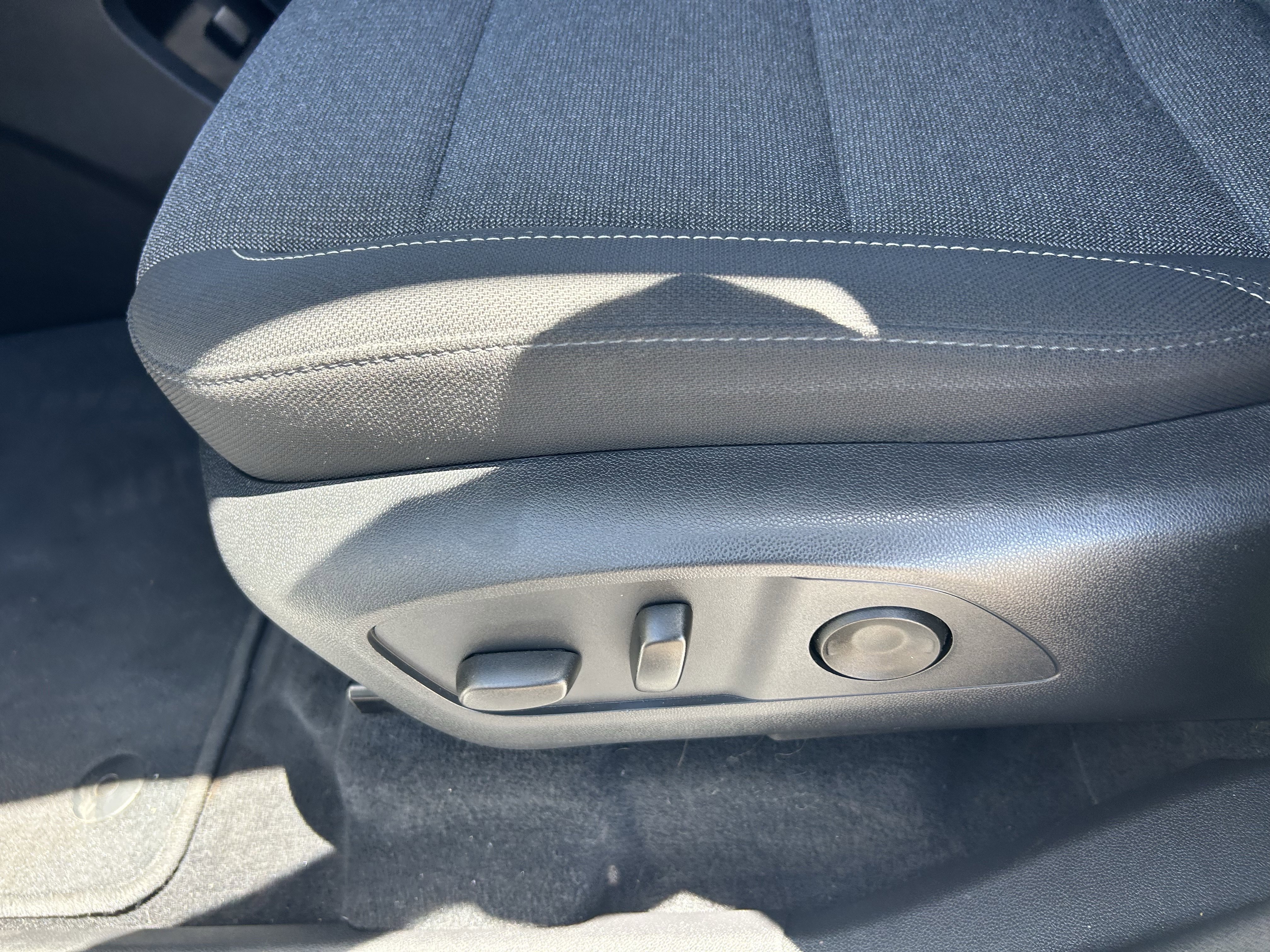 2025 GMC Acadia Elevation - Photo 28