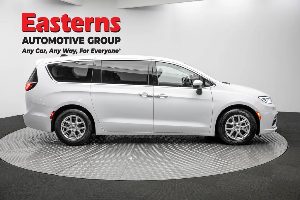 Used 2023 White Chrysler Touring L image 4