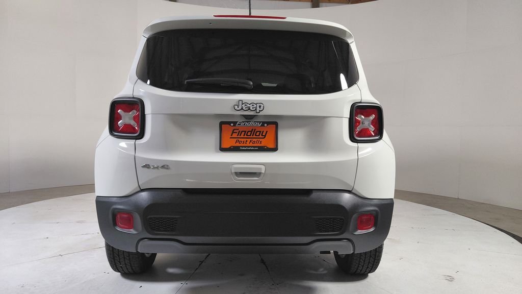 Certified Used 2023 White Jeep Latitude image 6