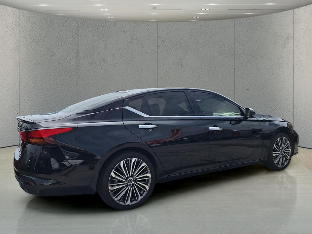 Used 2025 Black Nissan 2.5 SL image 5
