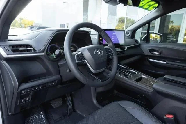 Certified Used 2025 WIND CHILL PEARL Toyota  image 10