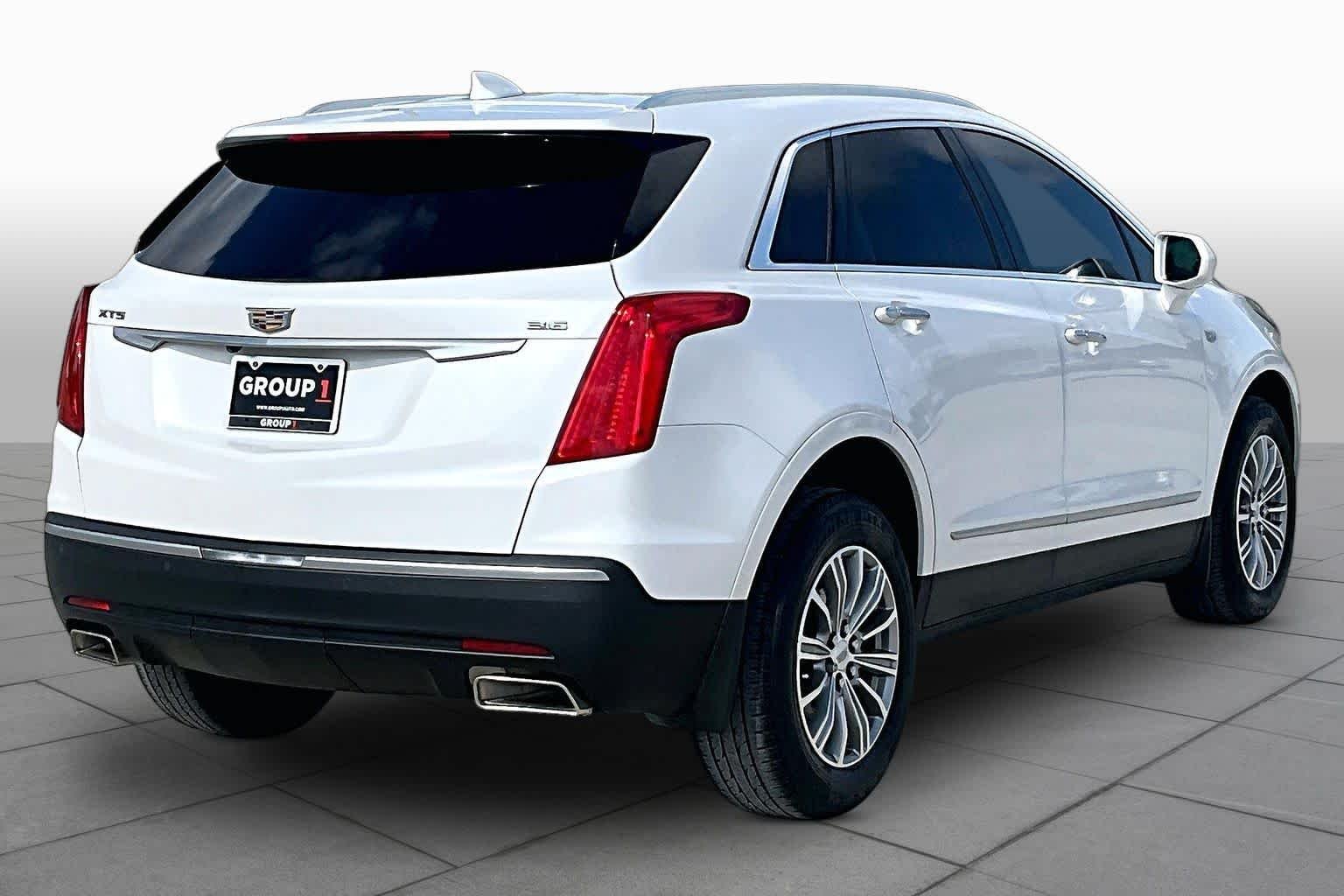 Used 2017 Crystal White Tricoat Cadillac Luxury FWD image 12