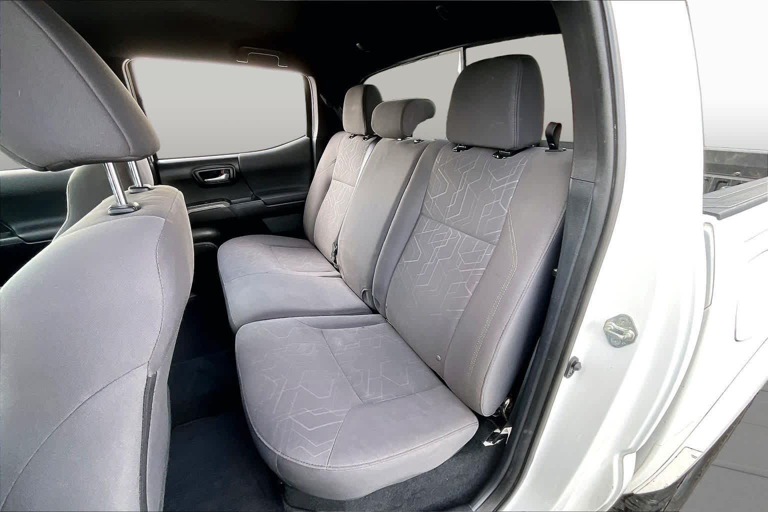 Used 2018  Toyota SR5 image 18
