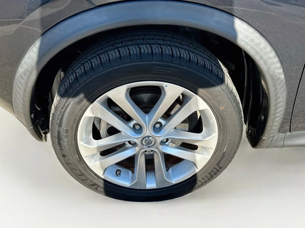 Used 2011 Black Nissan SL image 37