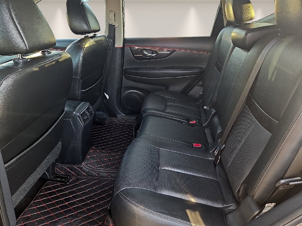 Used 2017 Gray Nissan SL image 10