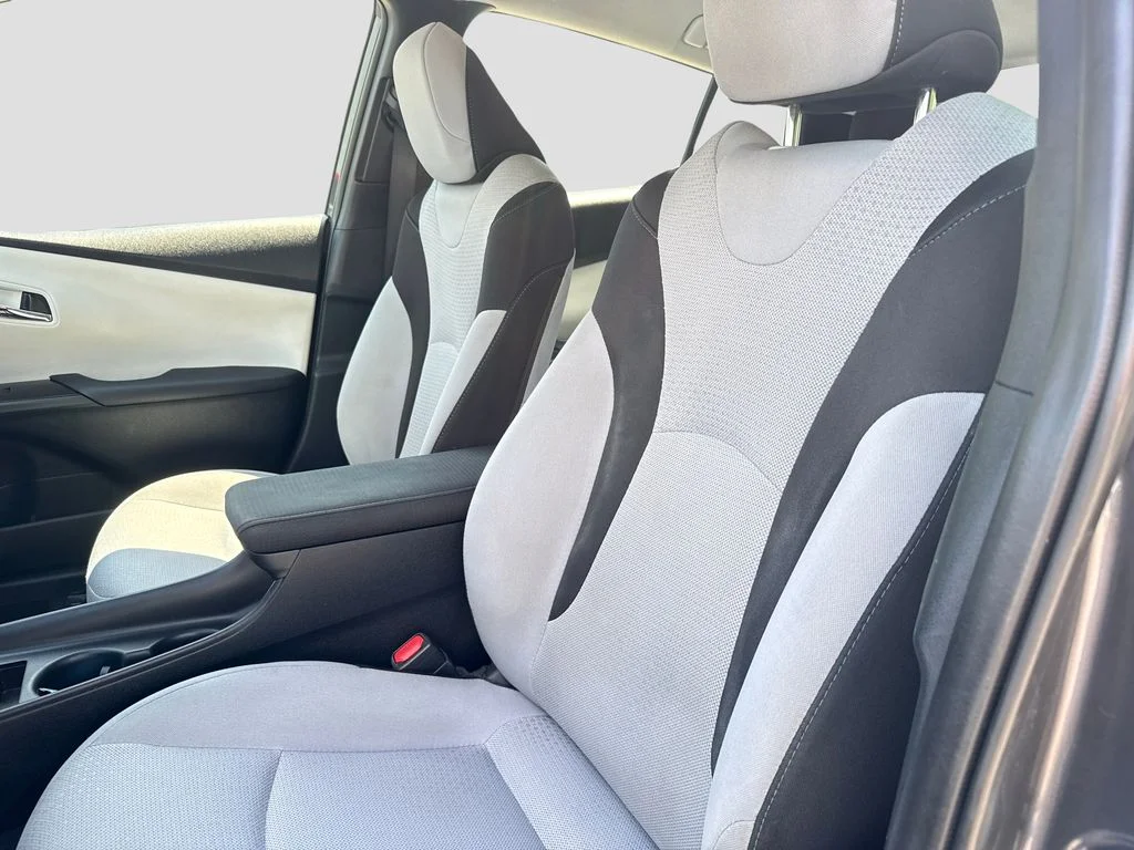 Used 2022 Gray Toyota LE image 7