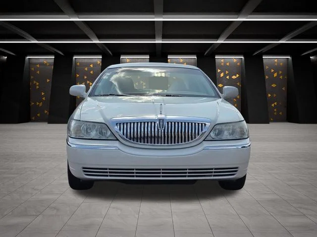 Used 2006 Lincoln Town Car Signature with VIN 1LNHM81W56Y602892 for sale in Brandon, MS
